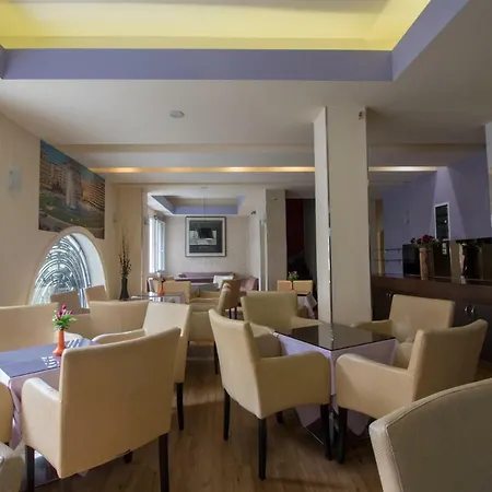 Cosmopolit Hotell 2*